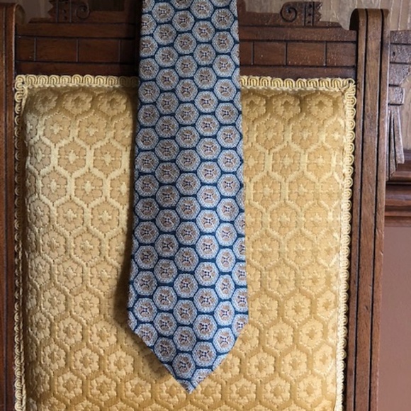 Burberrys Men's Vintage 100% Silk Tie - Picture 1 of 7